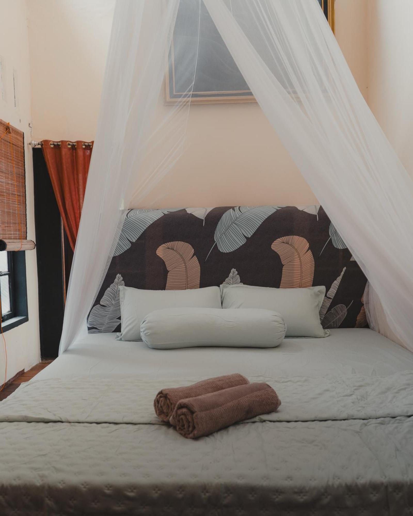 Charlys Little House Hotel Bukit Lawang Buitenkant foto
